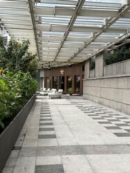 UE Square (D9), Retail #551231261